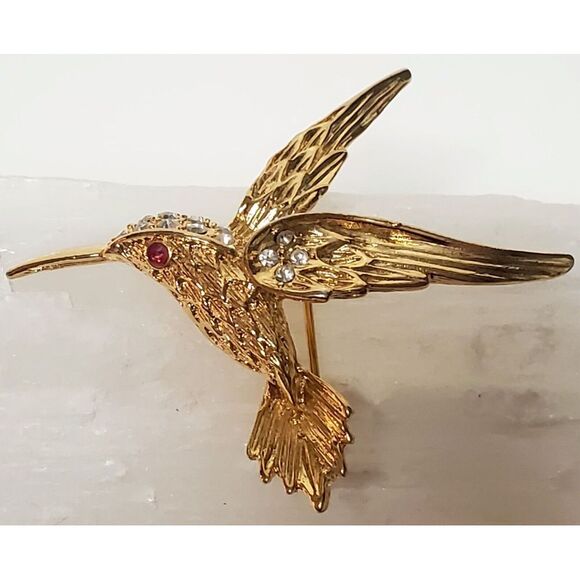 VTG Brooch Hummingbird Flying Detail Pin Gold Tone Clear Rhinestones Red Eye Pin - Picture 6 of 10